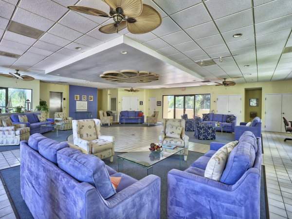 Luxurious Bayfront Condo Steps to beach